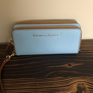 🌸Dooney & Bourke City Double ZIP Wallet Wristlet